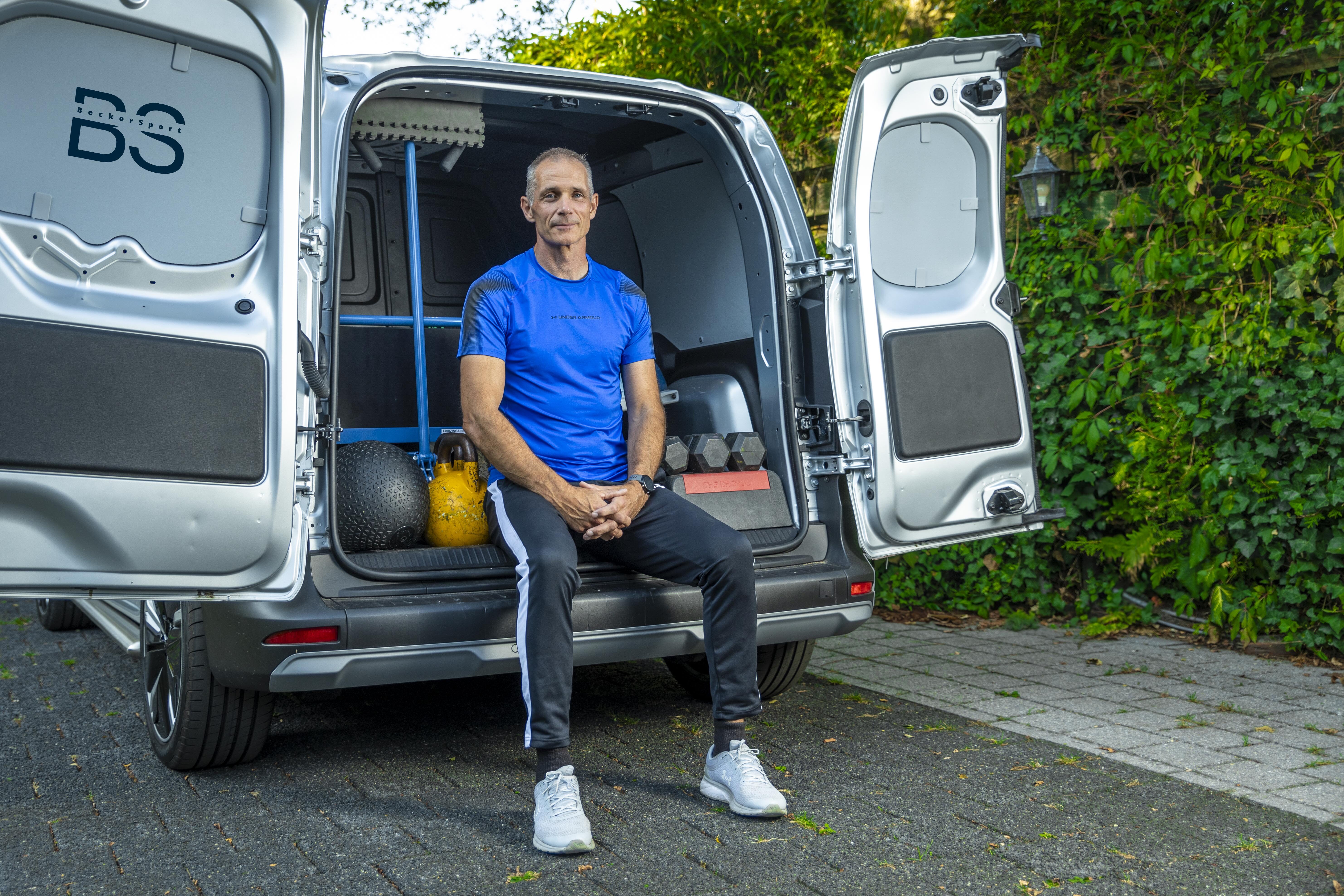 Gerard Becker in zijn bus