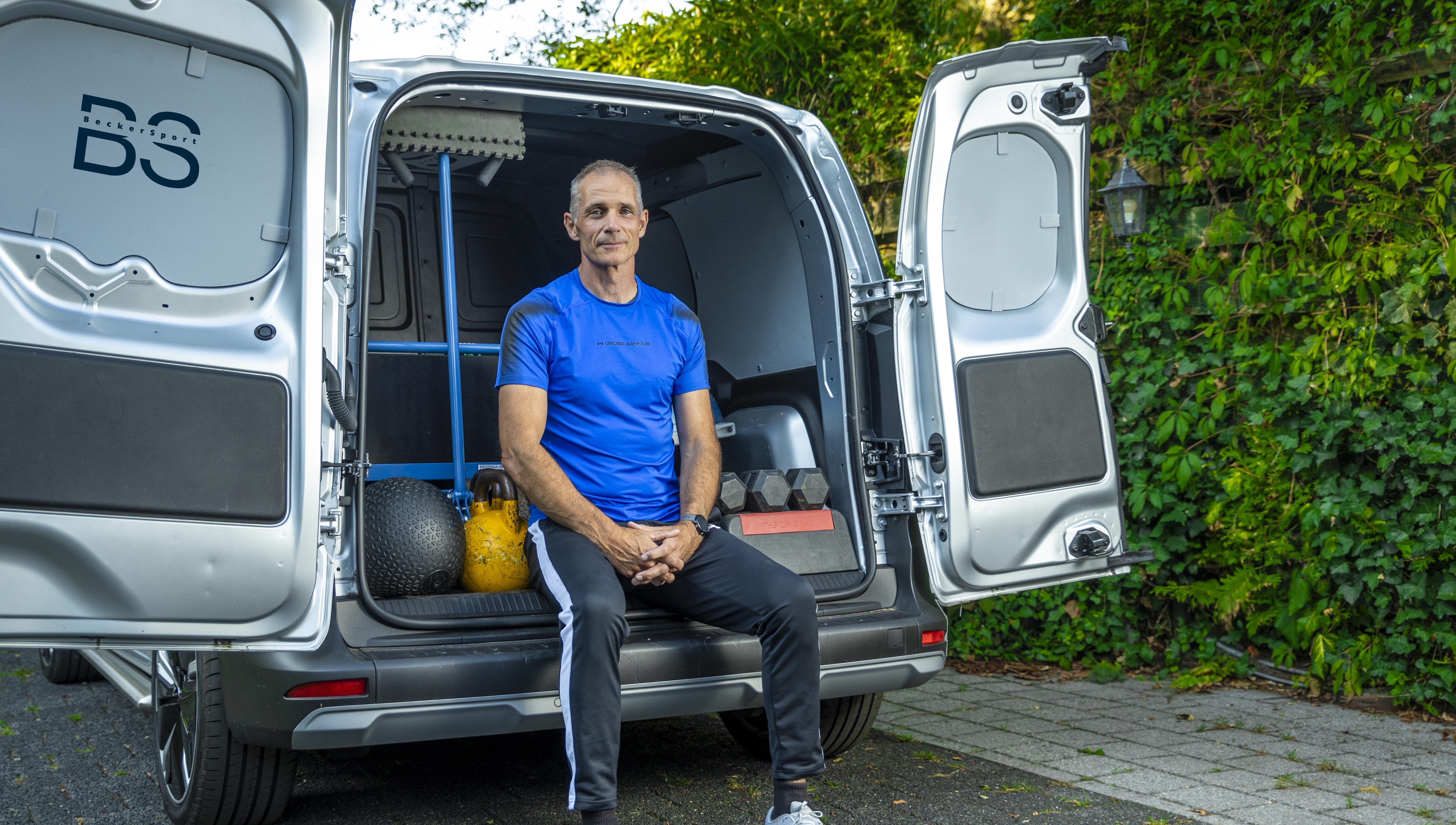 Gerard Becker in zijn bus